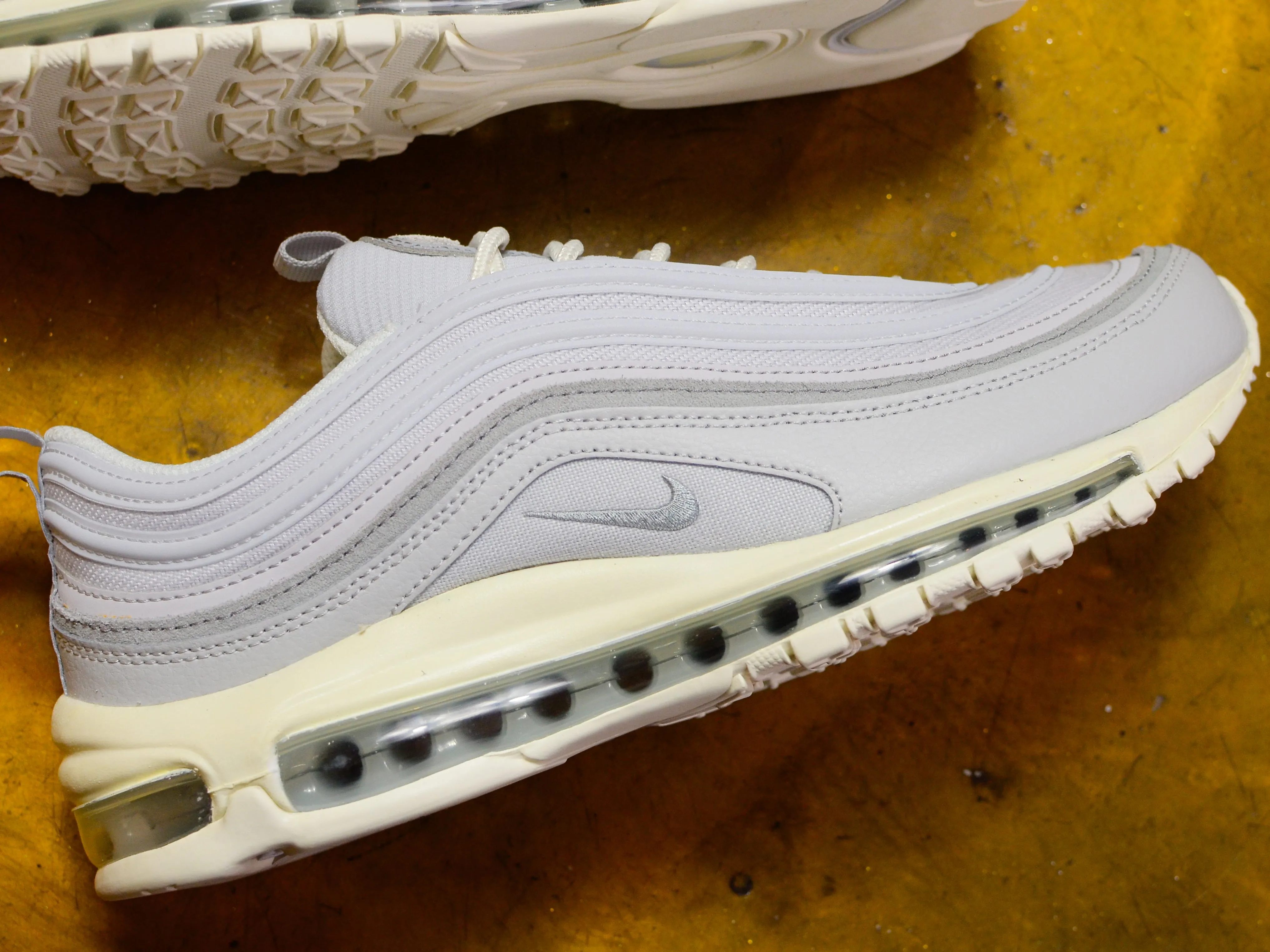 Air Max 97 SE - Pure Platinum / Wolf Grey