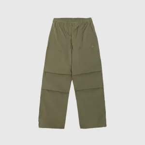 ESSENTIALS WOVEN PANT MEDIUM OLIVE