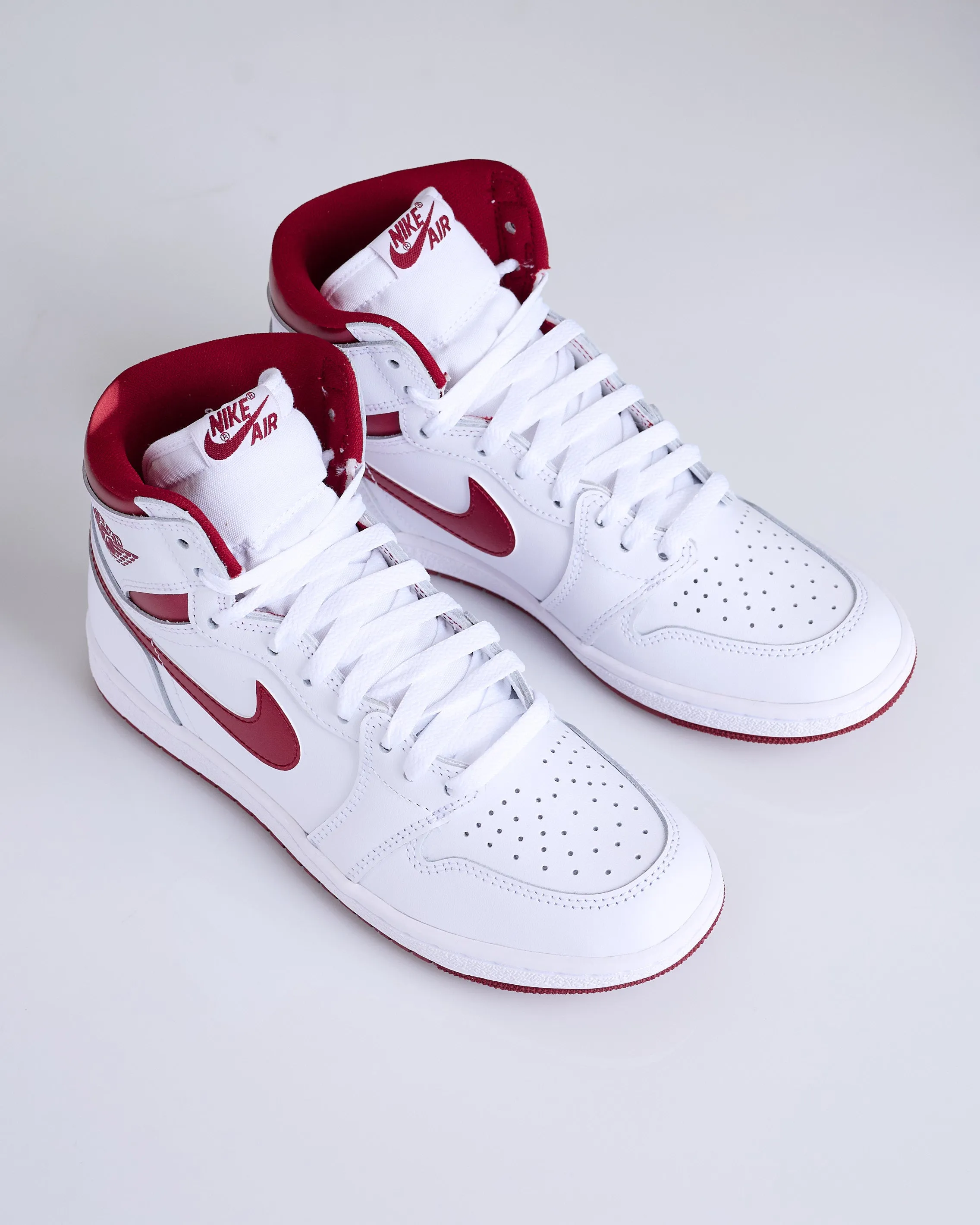 Nike Men's Air Jordan 1 High '85 Metallic Burgundy White/Team Red-White