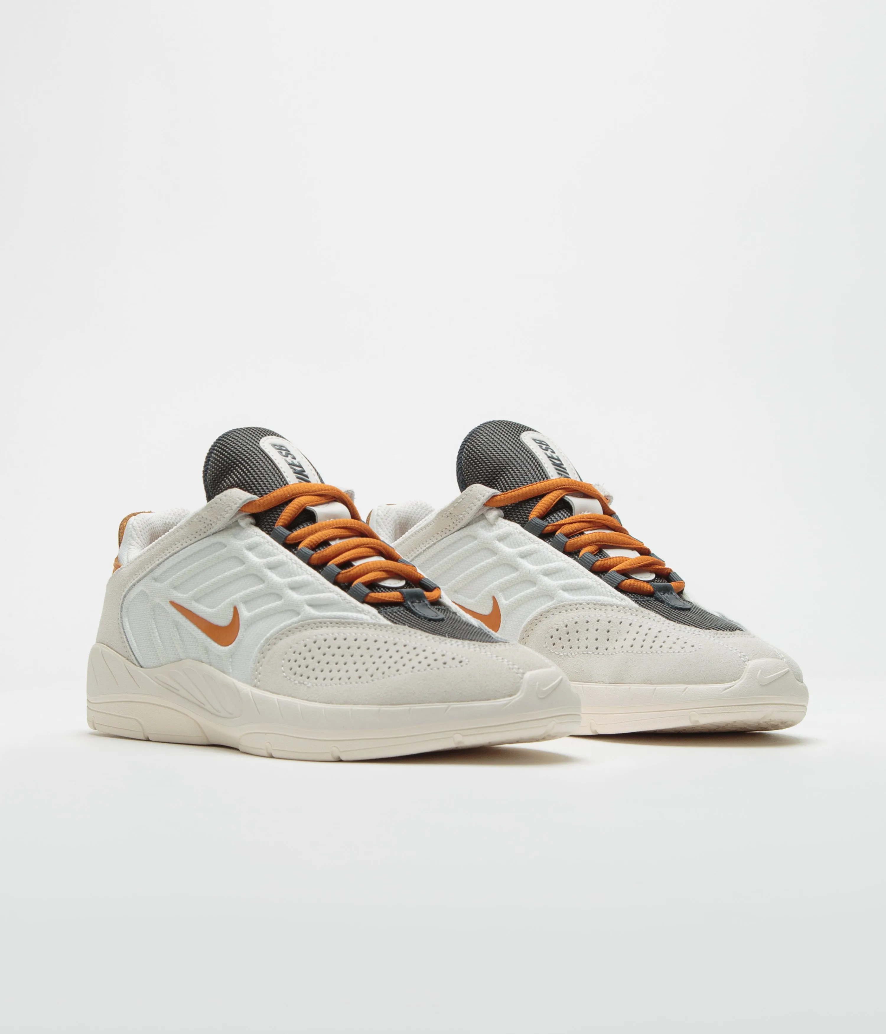 Nike SB Vertebrae Shoes - Summit White / Monarch - Phantom
