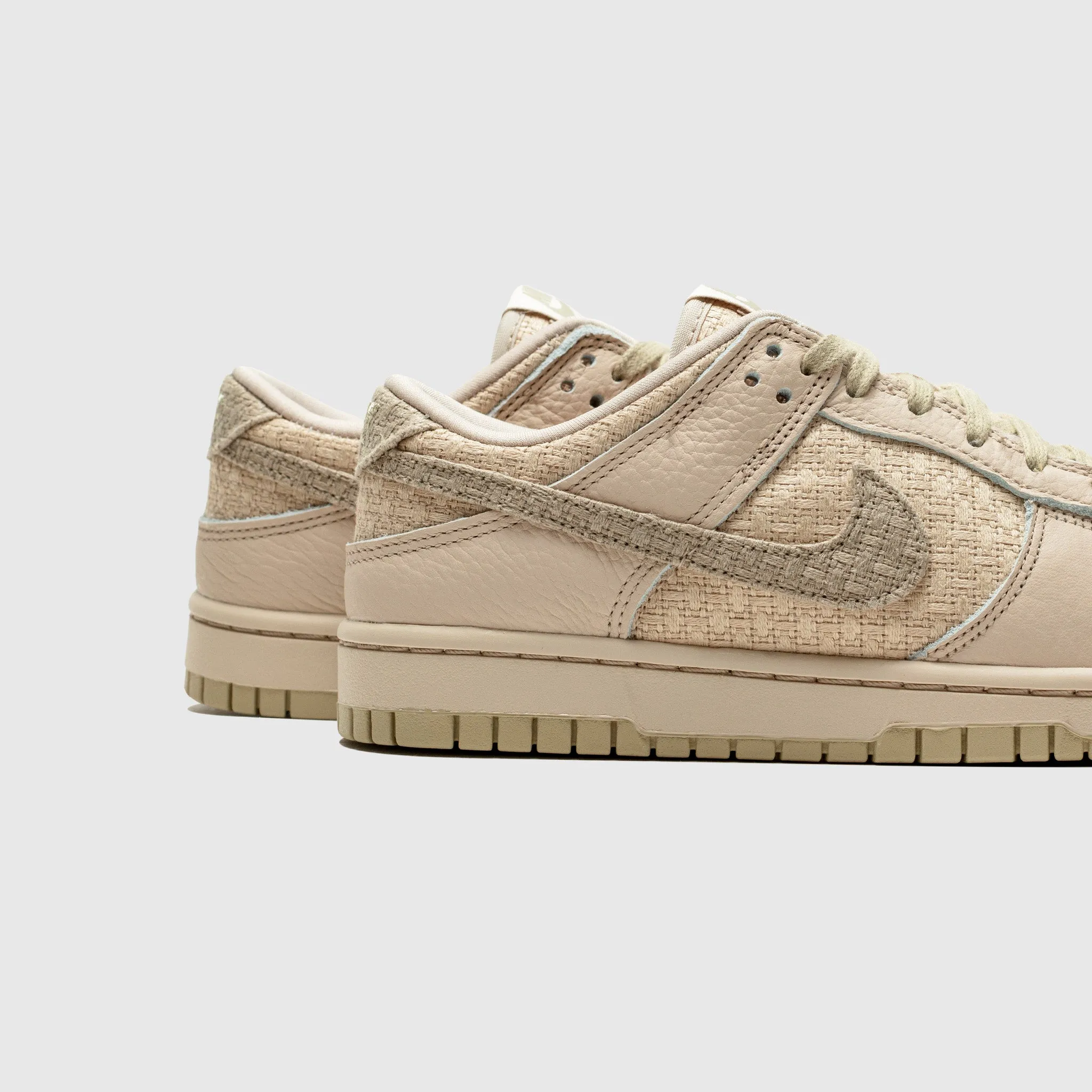 WMNS DUNK LOW DESERT KHAKI