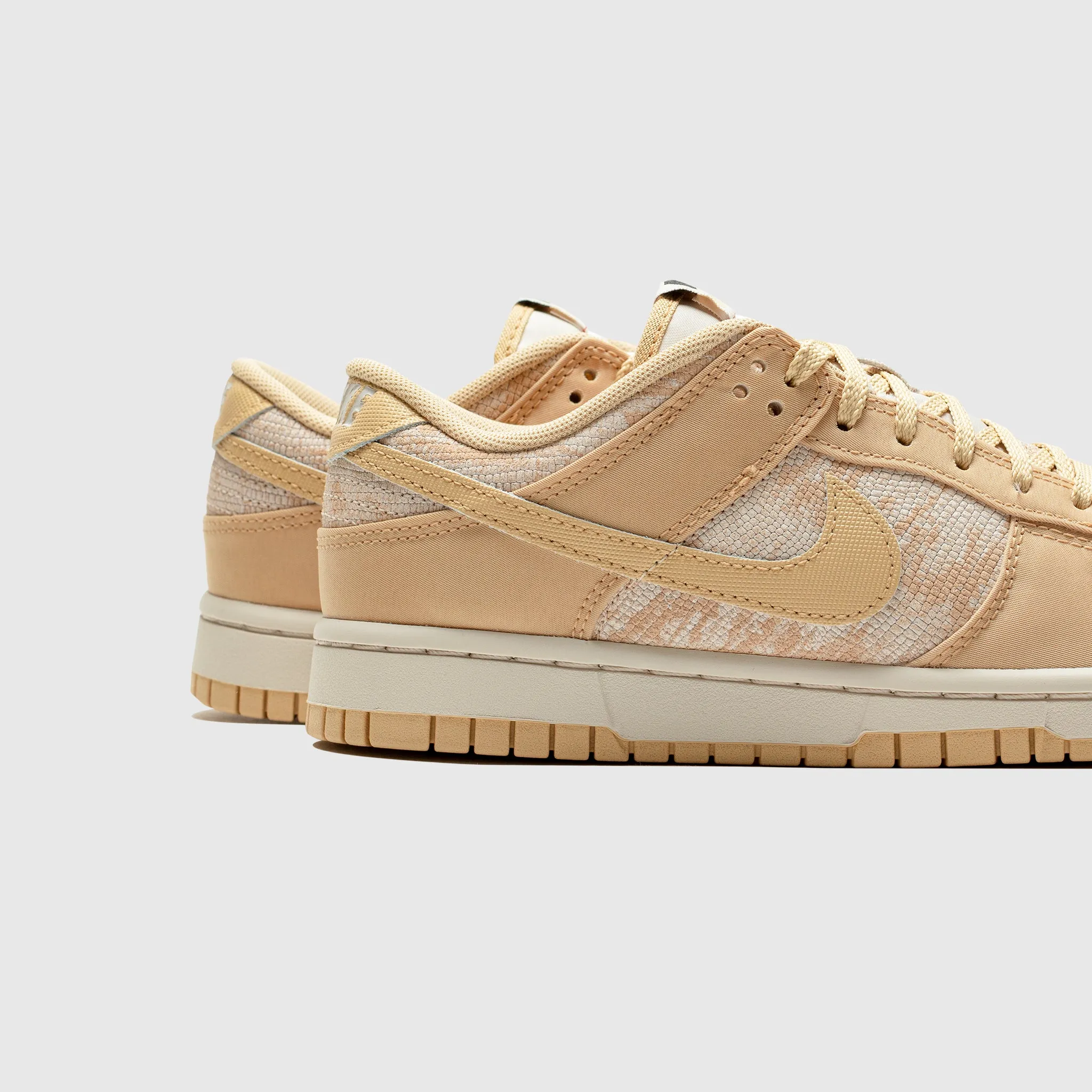 WMNS DUNK LOW SESAME