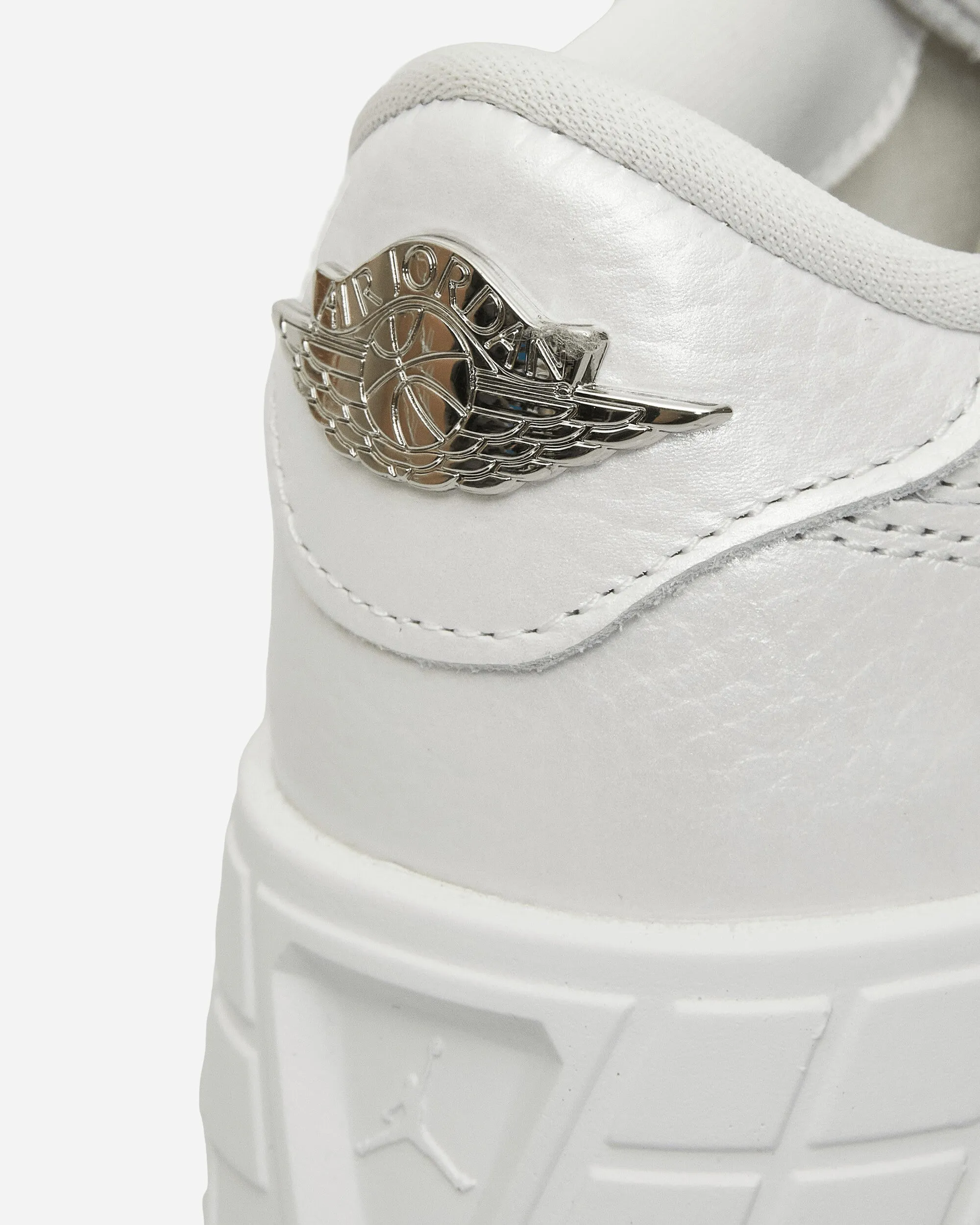 Women's Air Jordan 1 Brooklyn Low Sneakers White / Metallic Silver