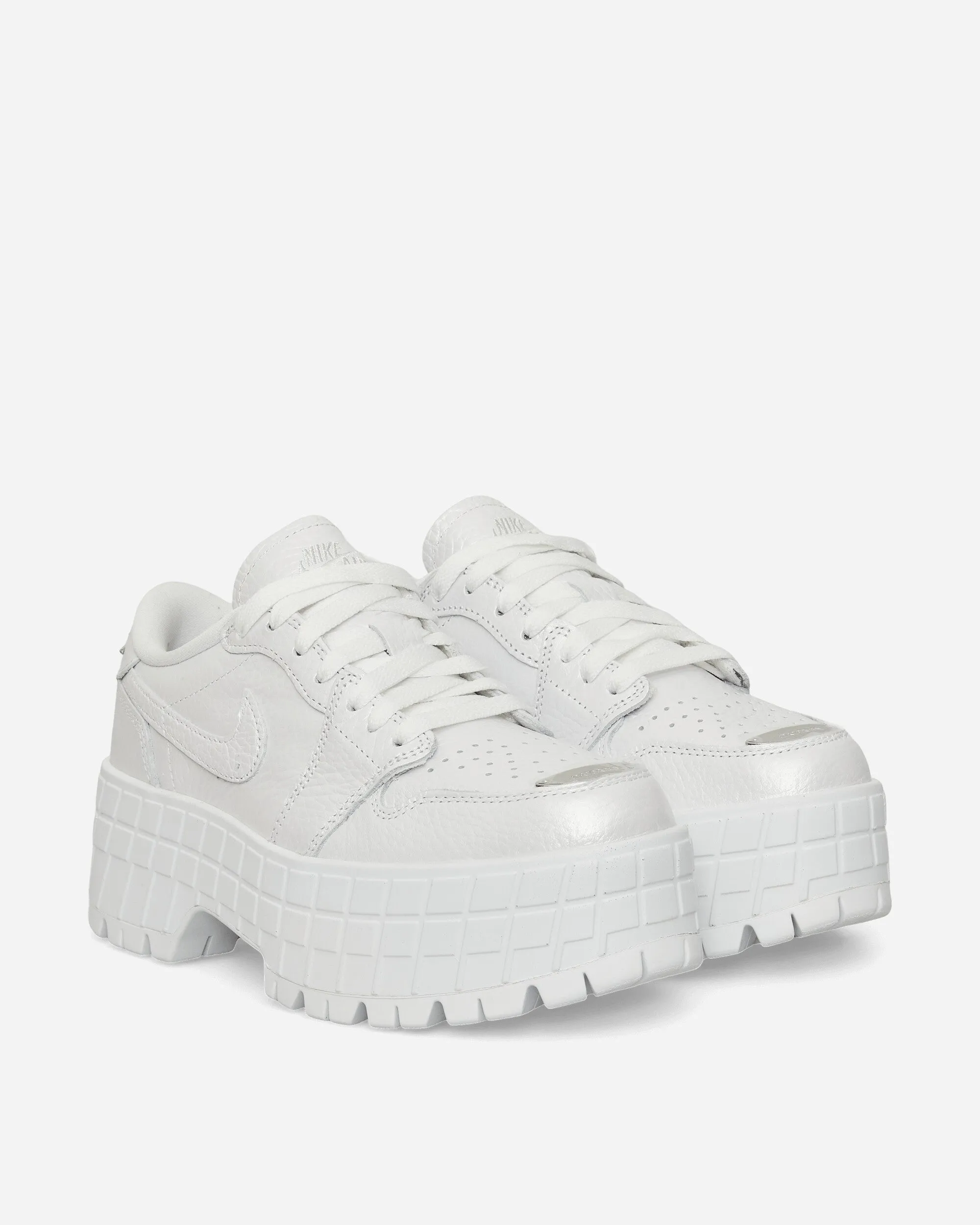 Women's Air Jordan 1 Brooklyn Low Sneakers White / Metallic Silver